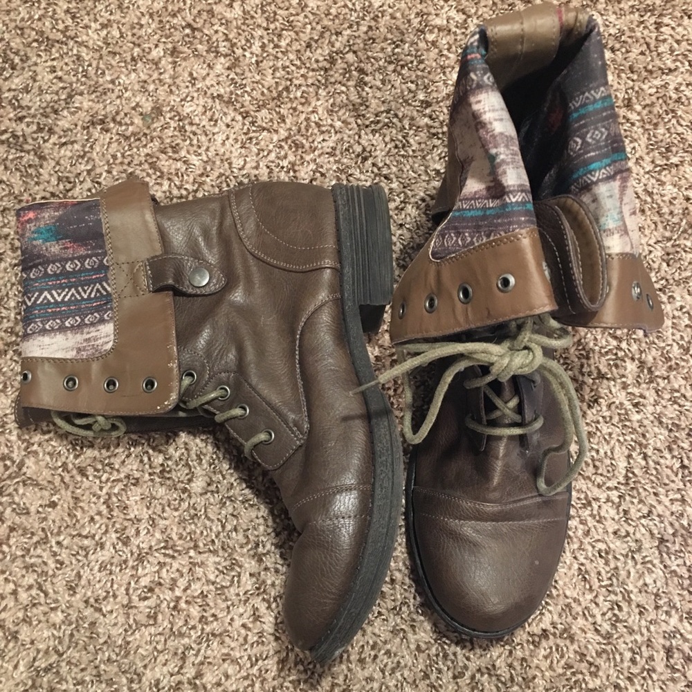 Combat boots